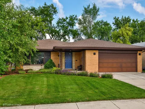 5670 N Kerbs Ave, Chicago, IL 60646
