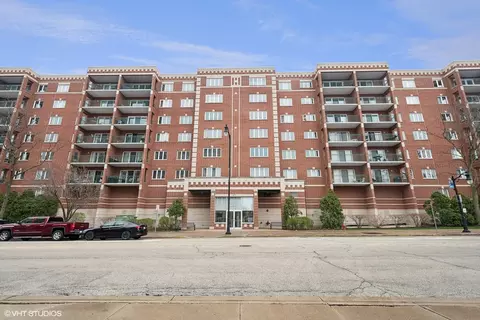 675 Pearson St #412, Des Plaines, IL 60016