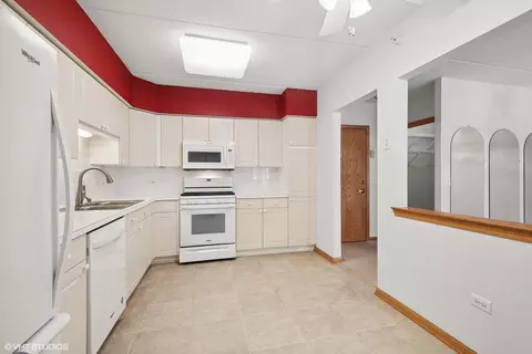 675 Pearson St #412, Des Plaines, IL 60016 photo 6