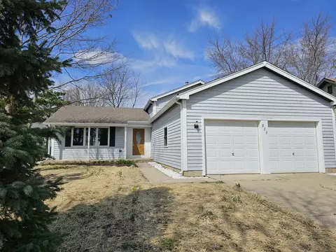888 Bennington Dr, Crystal Lake, IL 60014