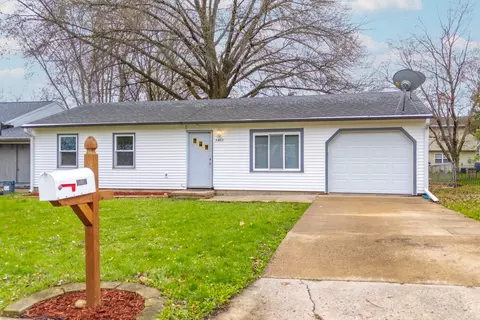 1407 Essex Ct, Normal, IL 61761