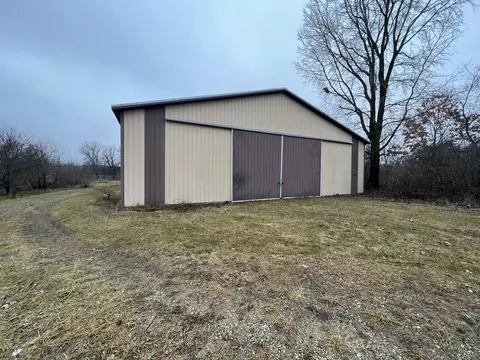 Exterior - 5307 Irish Ln, Harvard, IL 60033 photo 5 of 20