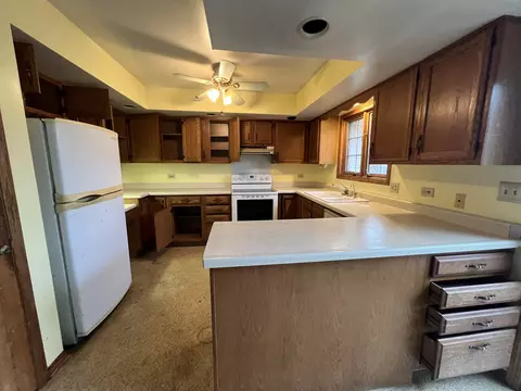 Kitchen - 5307 Irish Ln, Harvard, IL 60033 photo 2 of 3