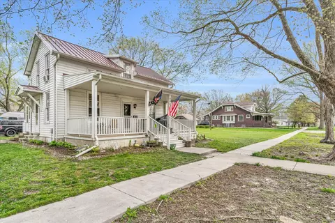 Exterior - 400 S Piatt St, Bement, IL 61813 photo 2 of 13