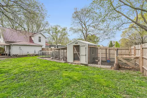 Exterior - 400 S Piatt St, Bement, IL 61813 photo 9 of 13