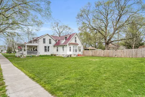 Exterior - 400 S Piatt St, Bement, IL 61813 photo 5 of 13