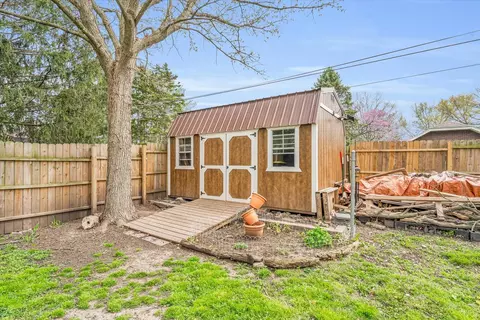 Exterior - 400 S Piatt St, Bement, IL 61813 photo 8 of 13