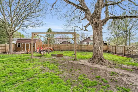 Exterior - 400 S Piatt St, Bement, IL 61813 photo 11 of 13