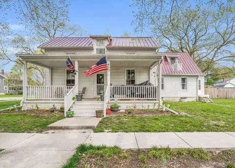 Exterior - 400 S Piatt St, Bement, IL 61813 photo 3 of 13
