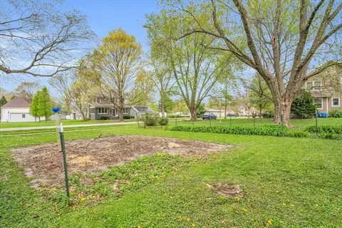 Exterior - 400 S Piatt St, Bement, IL 61813 photo 13 of 13