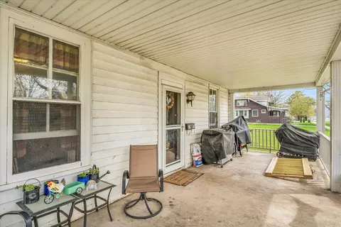 Exterior - 400 S Piatt St, Bement, IL 61813 photo 4 of 13