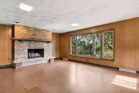 Living - 575 Webford Ave, Des Plaines, IL 60016 photo 1 of 1