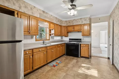 Kitchen - 575 Webford Ave, Des Plaines, IL 60016 photo 1 of 2