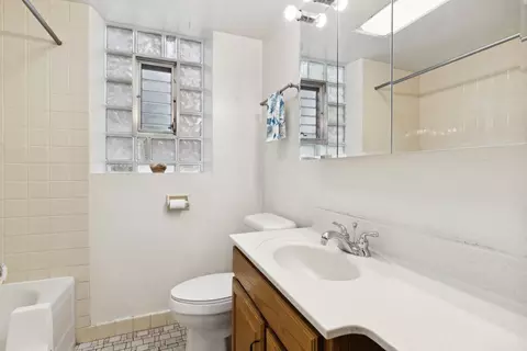 Bath - 575 Webford Ave, Des Plaines, IL 60016 photo 1 of 2