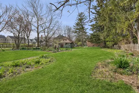 Exterior - 575 Webford Ave, Des Plaines, IL 60016 photo 3 of 4