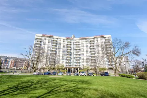 20 N Tower Rd #6D, Oak Brook, IL 60523