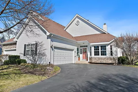 9410 Georgetown Ln, Crystal Lake, IL 60014