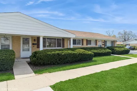 801 Valley Stream Dr #C, Wheeling, IL 60090