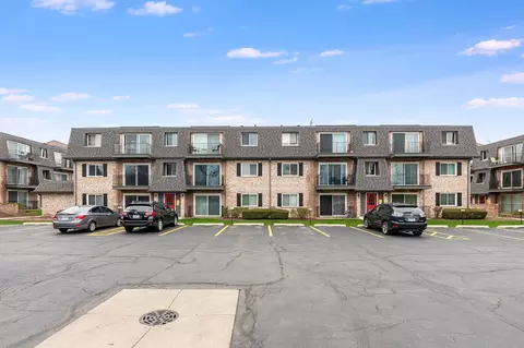 904 S Plum Grove Rd #201, Palatine, IL 60067