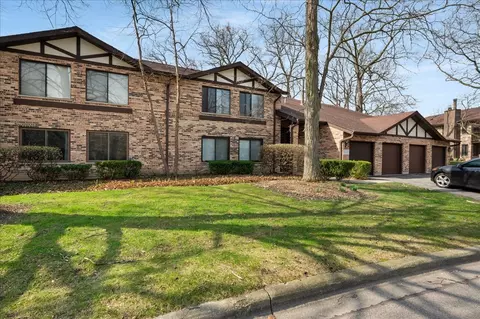 2215 Christian Ln #2C, Lisle, IL 60532