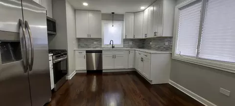 Kitchen - 3848 153rd Pl, Midlothian, IL 60445 photo 2 of 2