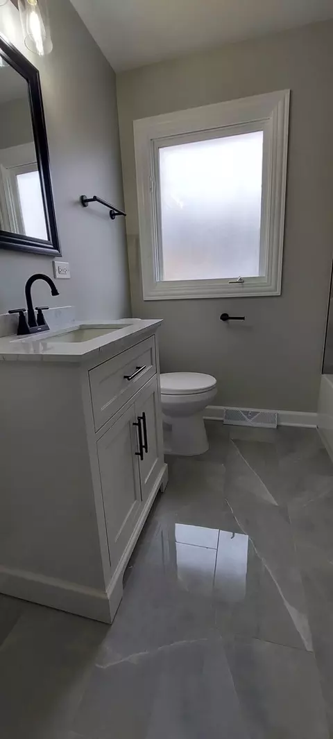 Bath - 3848 153rd Pl, Midlothian, IL 60445 photo 2 of 6
