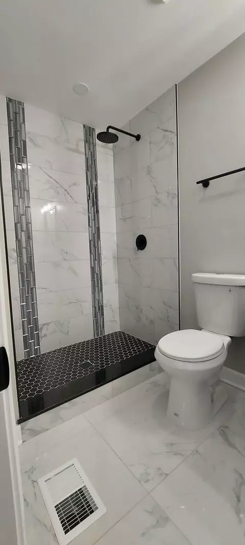 Bath - 3848 153rd Pl, Midlothian, IL 60445 photo 5 of 6