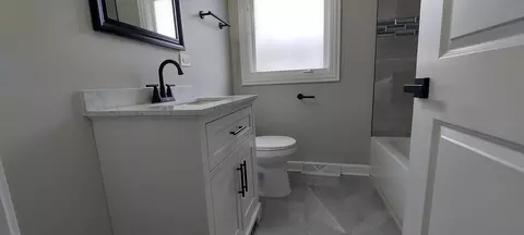Bath - 3848 153rd Pl, Midlothian, IL 60445 photo 1 of 6