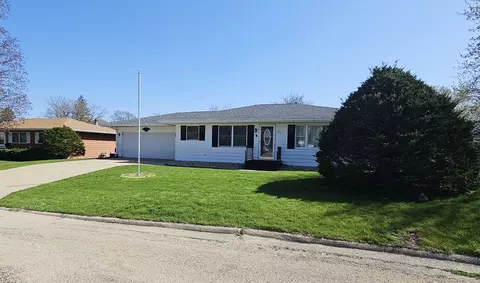 Exterior - 401 E Park St, Morrison, IL 61270 photo 3 of 7