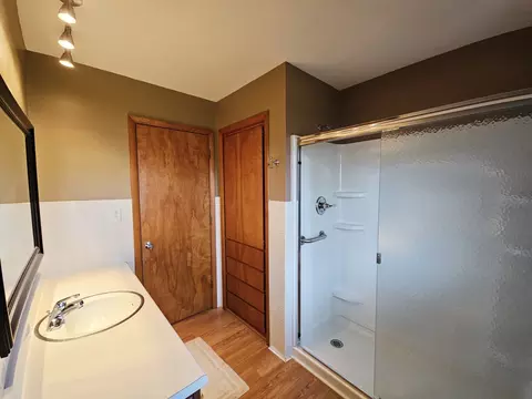 Bath - 401 E Park St, Morrison, IL 61270 photo 1 of 2