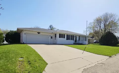 Exterior - 401 E Park St, Morrison, IL 61270 photo 2 of 7