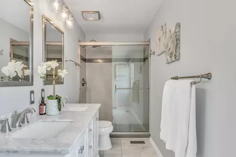 Bath - 5806 Constitution Ave, Gurnee, IL 60031 photo 2 of 3