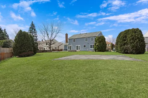 Exterior - 5806 Constitution Ave, Gurnee, IL 60031 photo 6 of 13