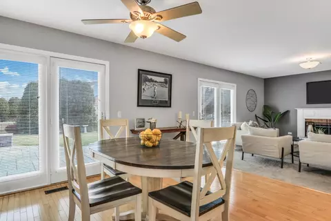 Dining - 5806 Constitution Ave, Gurnee, IL 60031 photo 4 of 6