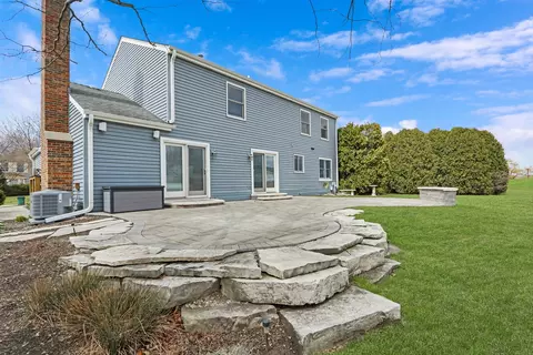 Exterior - 5806 Constitution Ave, Gurnee, IL 60031 photo 8 of 13