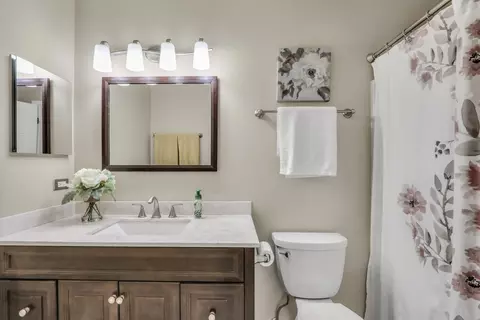 Bath - 5806 Constitution Ave, Gurnee, IL 60031 photo 3 of 3