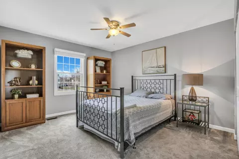 Bedroom - 5806 Constitution Ave, Gurnee, IL 60031 photo 4 of 5