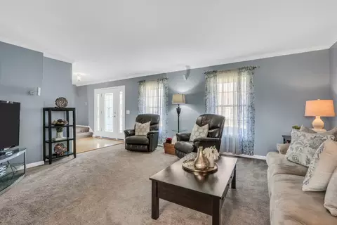Living - 5806 Constitution Ave, Gurnee, IL 60031 photo 3 of 8