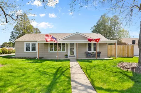 363 1st St, Wheeling, IL 60090