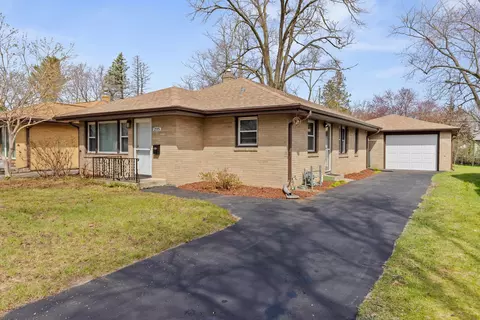 2115 Midway Dr, Rockford, IL 61103