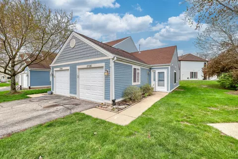 2706 Prairieview Ln, Aurora, IL 60502