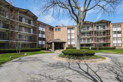 250 W Parliament Pl #414, Mount Prospect, IL 60056