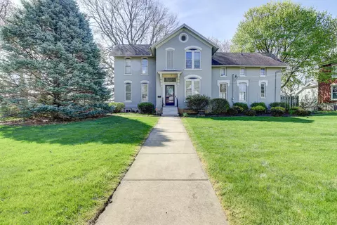 911 E 2nd St, Sterling, IL 61081