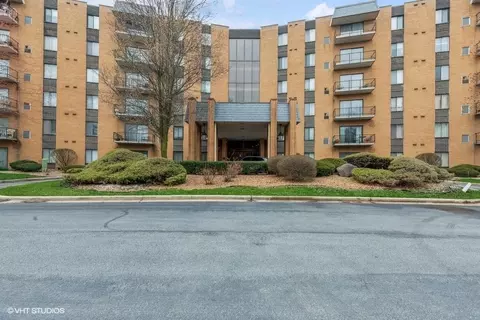 700 N Bruce Ln #311, Glenwood, IL 60425