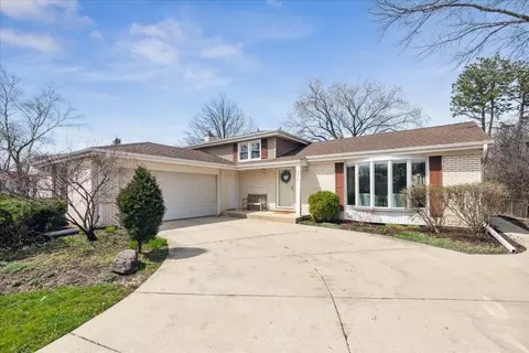 4014 Carousel Dr, Northbrook, IL 60062