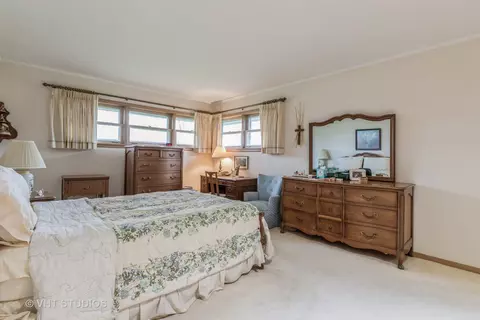 493 Pinehurst Dr, Des Plaines, IL 60016 photo 6