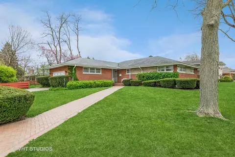 493 Pinehurst Dr, Des Plaines, IL 60016