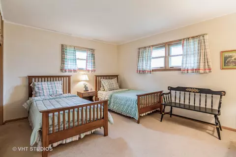 493 Pinehurst Dr, Des Plaines, IL 60016 photo 7