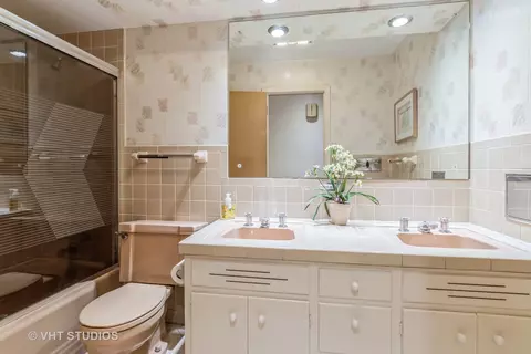 493 Pinehurst Dr, Des Plaines, IL 60016 photo 8