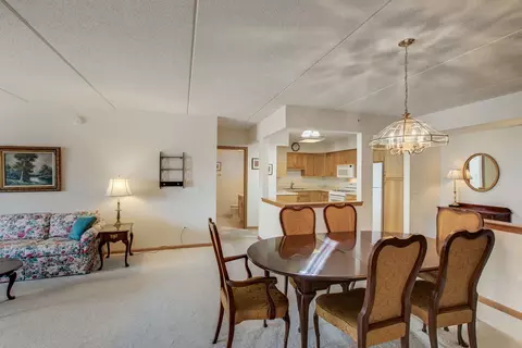 Dining - 1378 Perry St #306, Des Plaines, IL 60016 photo 1 of 2